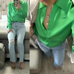 New♥️ Vibrant Kelly Green Button-Down